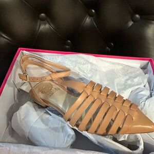 Vince Camuto Caleron Flat (Size 7)